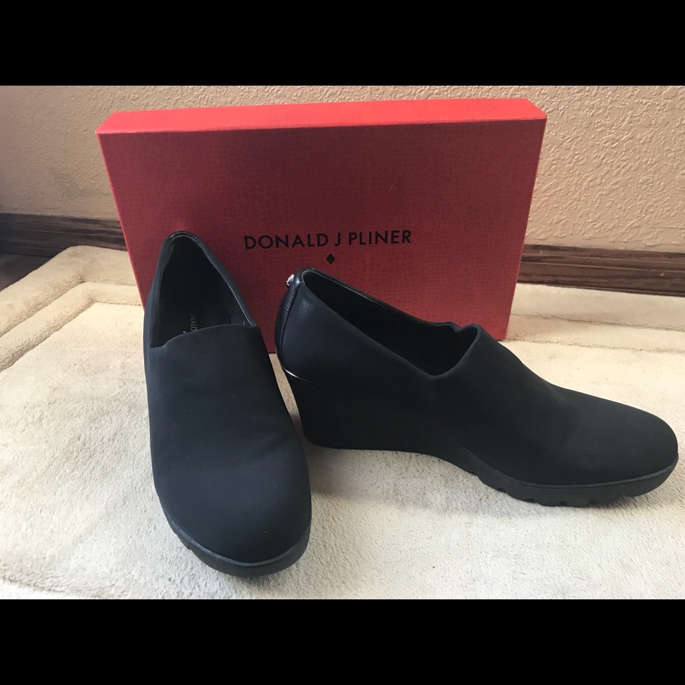 Donald J Pliner Black wedge 9.5